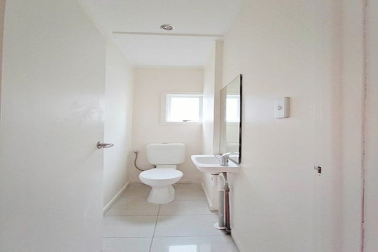 Photo of property in 352 Lake Road, Takapuna, Auckland, 0622