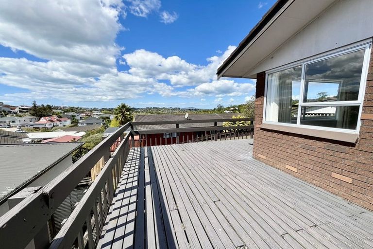 Photo of property in 20 Trias Road, Totara Vale, Auckland, 0629