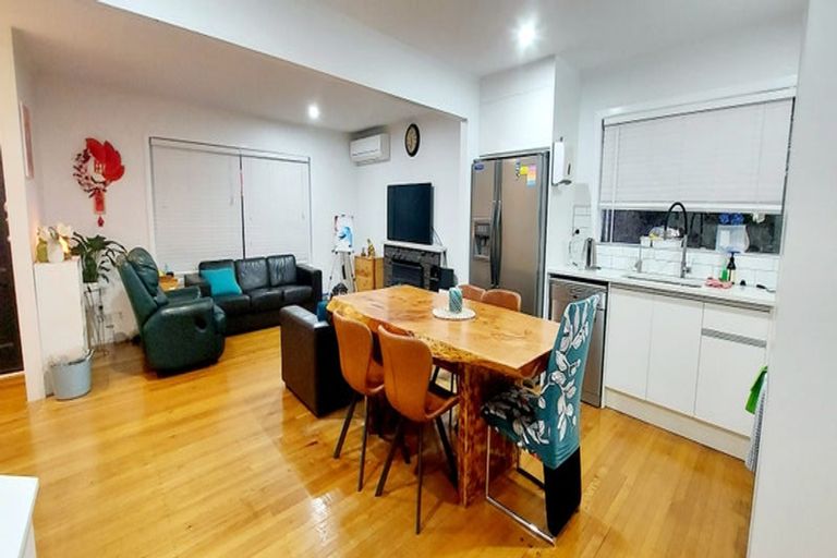 Photo of property in 4 Paton Avenue, Te Atatu South, Auckland, 0610