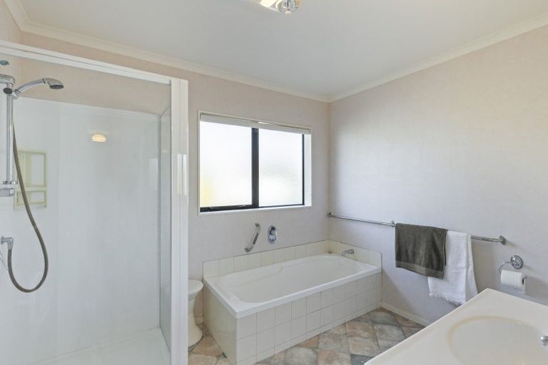 Photo of property in 2/16 Sandel Rise, Merrilands, New Plymouth, 4312