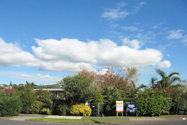 Photo of property in 2/214 Bleakhouse Road, Mellons Bay, Auckland, 2014