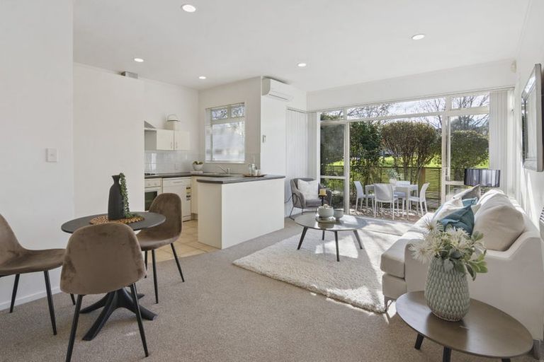 Photo of property in 2/1-5 Gleanor Avenue, Oteha, Auckland, 0632