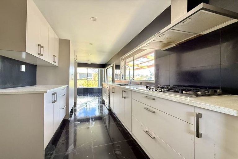 Photo of property in 3 Palm Court Drive, Glen Eden, Auckland, 0602