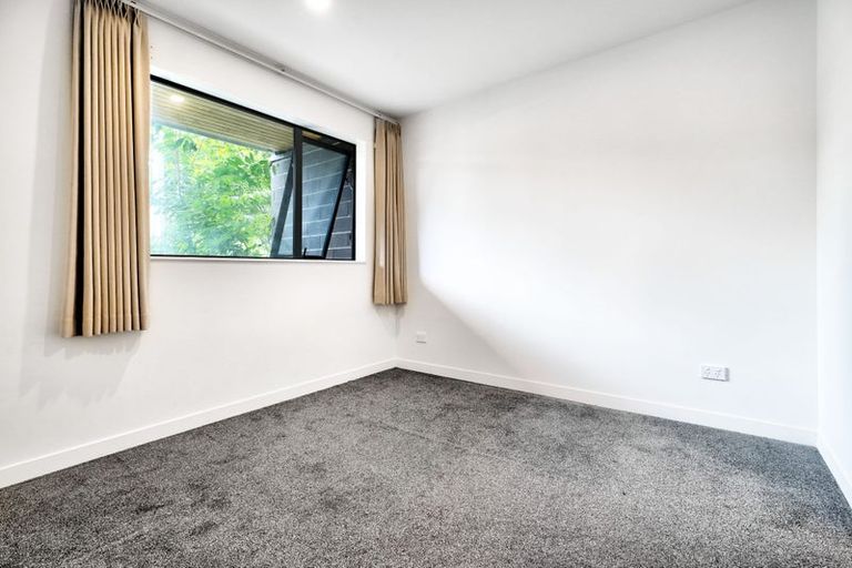 Photo of property in 19 Taipahitini Road, Rosehill, 2113