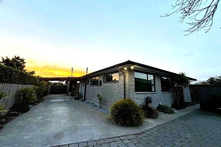 Photo of property in 12 Masham Road, Broomfield, Christchurch, 8042