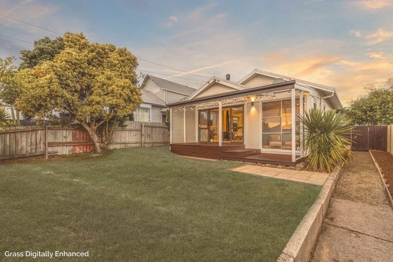 Photo of property in 9 Bellamy Avenue, New Brighton, Christchurch, 8061