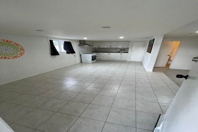 Photo of property in 10 Bishop Street, Green Bay, Auckland, 0604