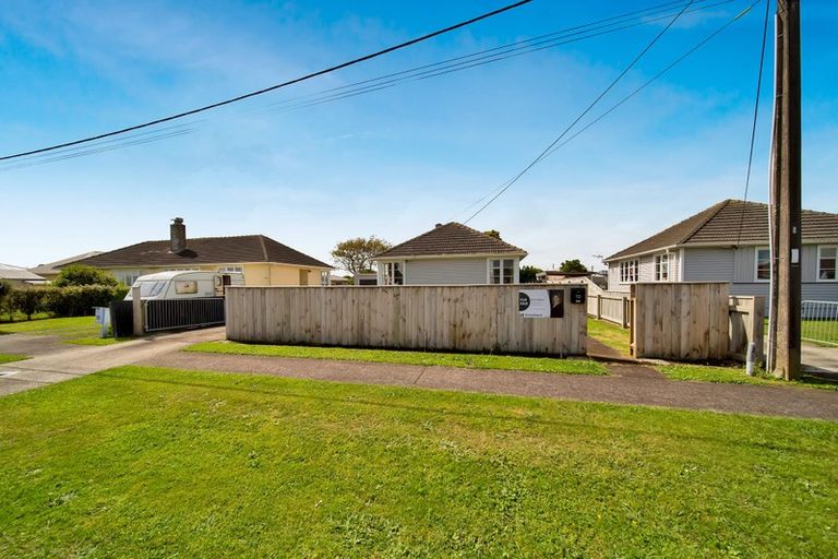 Photo of property in 10 Laurent Vc Street, Hawera, 4610