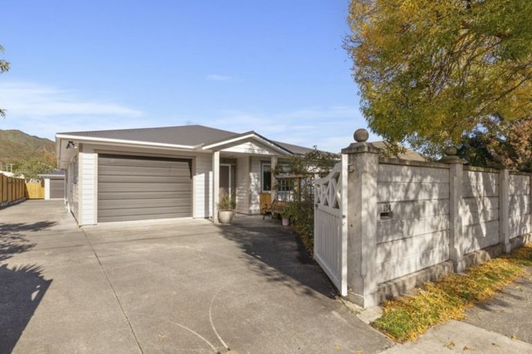 Photo of property in 104 Kowhai Street, Naenae, Lower Hutt, 5011