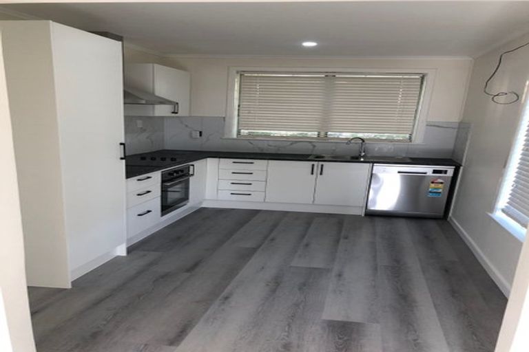 Photo of property in 75 Awaroa Road, Sunnyvale, Auckland, 0612