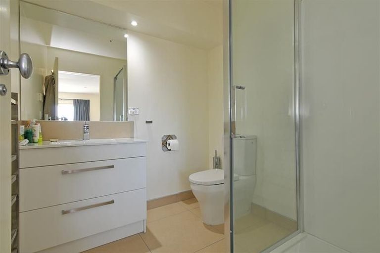 Photo of property in 10/22u Oriental Terrace, Oriental Bay, Wellington, 6011