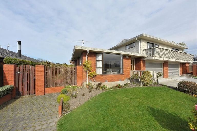 Photo of property in 2/2 Kingham Place, Avonhead, Christchurch, 8042