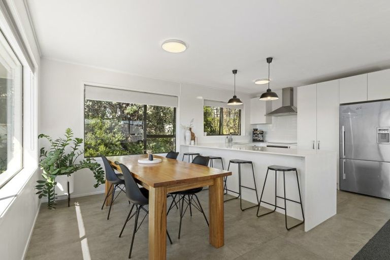 Photo of property in 1/39 Sunset Road, Totara Vale, Auckland, 0632