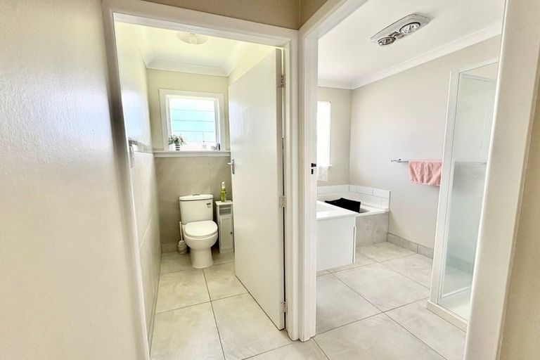 Photo of property in 2b Adams Road, Manurewa, Auckland, 2102
