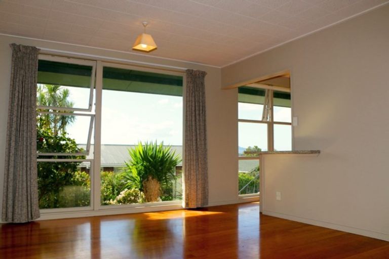 Photo of property in 2/11 Liston Street, Northcote, Auckland, 0627