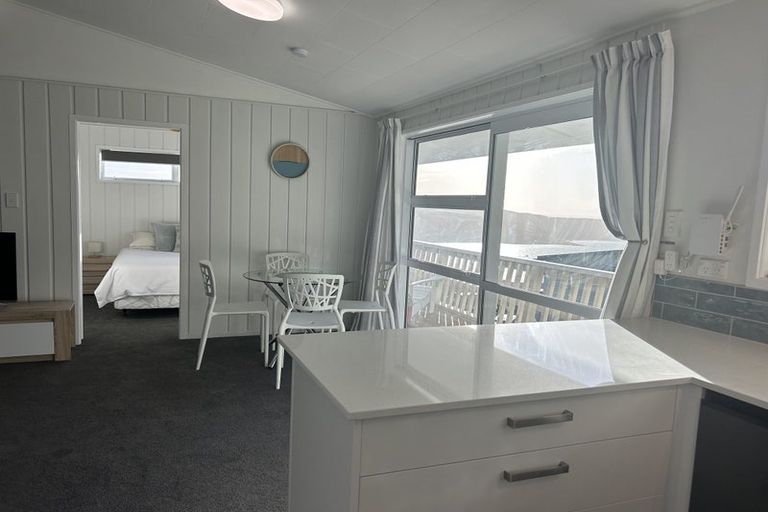 Photo of property in 14b Kahu Road, Paremata, Porirua, 5024
