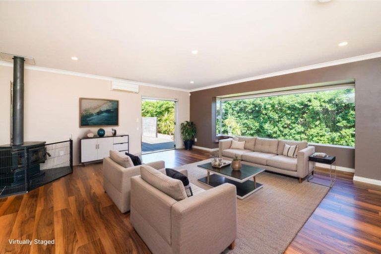 Photo of property in 27 Johnstone Drive, Fitzherbert, Palmerston North, 4410