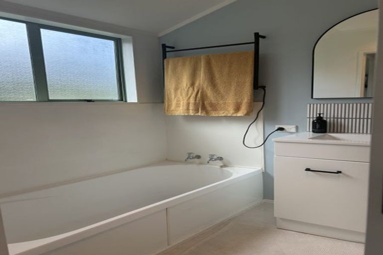 Photo of property in 79 Woodglen Road, Glen Eden, Auckland, 0602