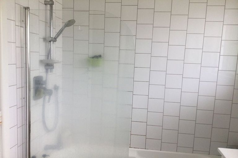 Photo of property in 1/189 Lake Road, Belmont, Auckland, 0622