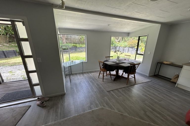 Photo of property in 15 Atlantis Place, Totara Vale, Auckland, 0629