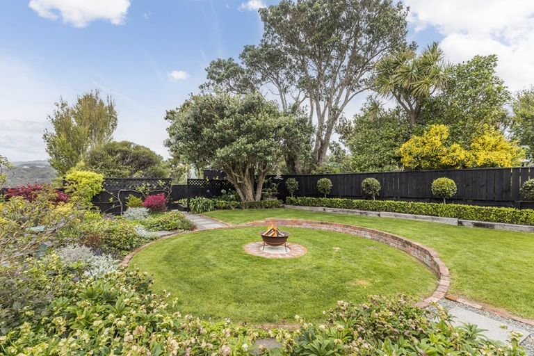 Photo of property in 92 Kahu Road, Paremata, Porirua, 5024