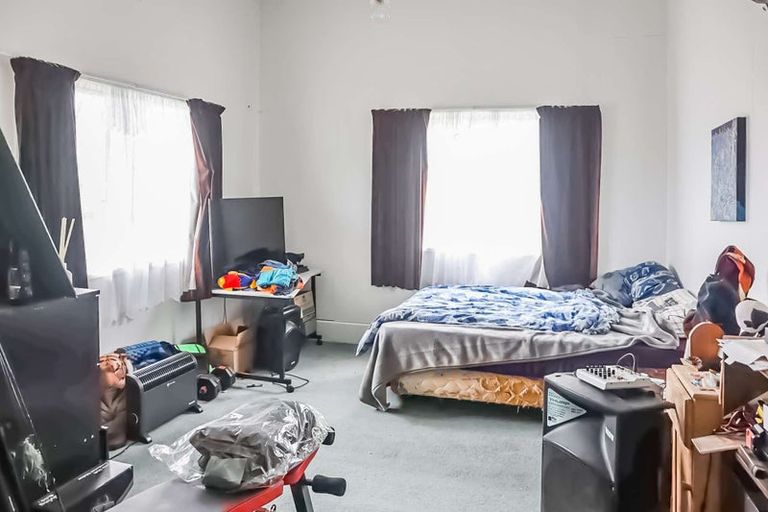 Photo of property in 25 Pakington Street, Westport, 7825