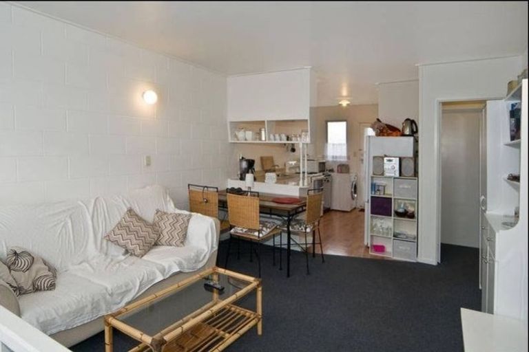 Photo of property in 1 Hinekohu Street, New Lynn, Auckland, 0600