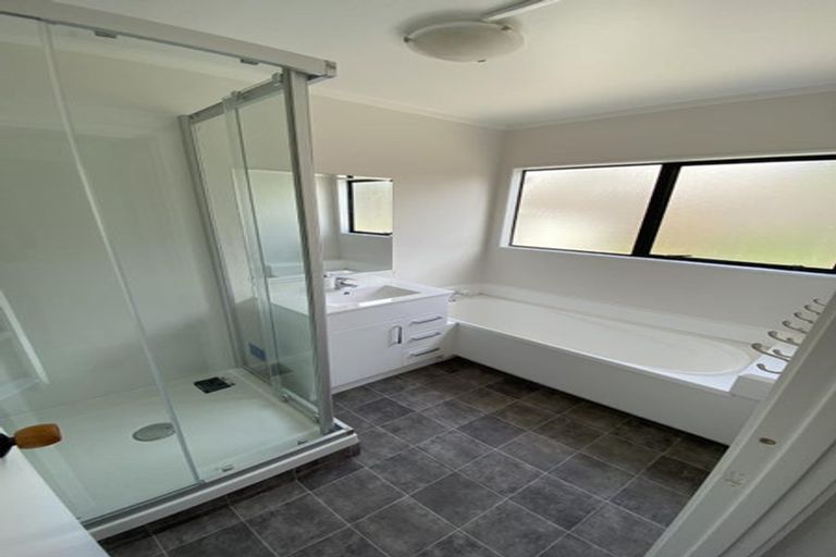 Photo of property in 16 Ebony Place, Massey, Auckland, 0614