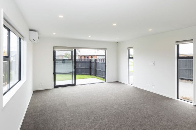 Photo of property in 21 Loch Tanna Way, Broomfield, Christchurch, 8042