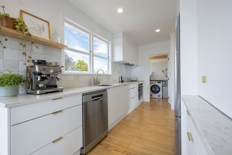 Photo of property in 8 Brennan Avenue, Te Atatu Peninsula, Auckland, 0610