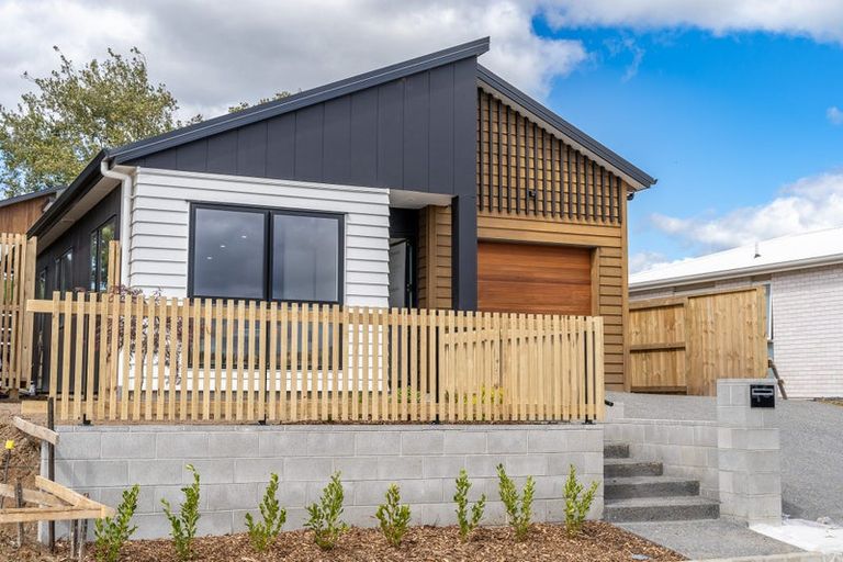 Photo of property in 19 Halo Green, Peacocke, Hamilton, 3206