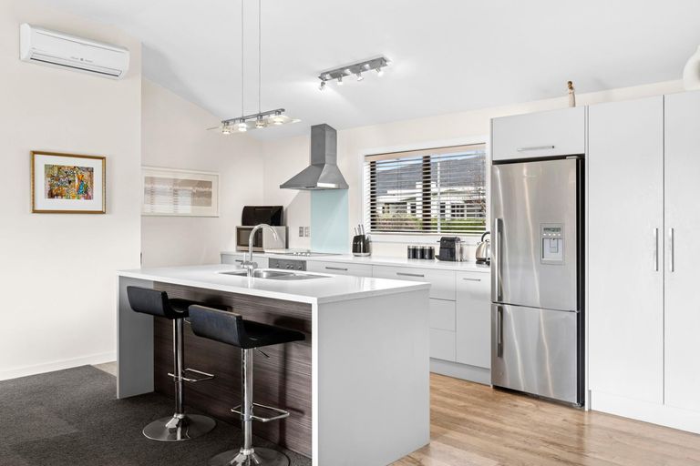 Photo of property in 4 Daniels Terrace, Wanaka, 9305