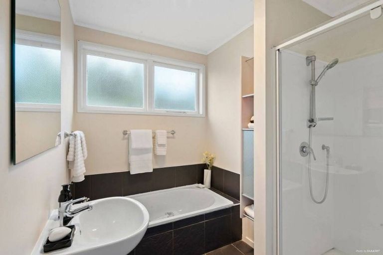 Photo of property in 1/7 Odette Road, Totara Vale, Auckland, 0629