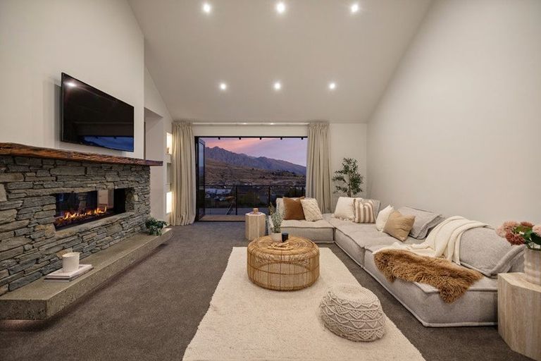 Photo of property in 1 Goldleaf Hill, Queenstown, 9300