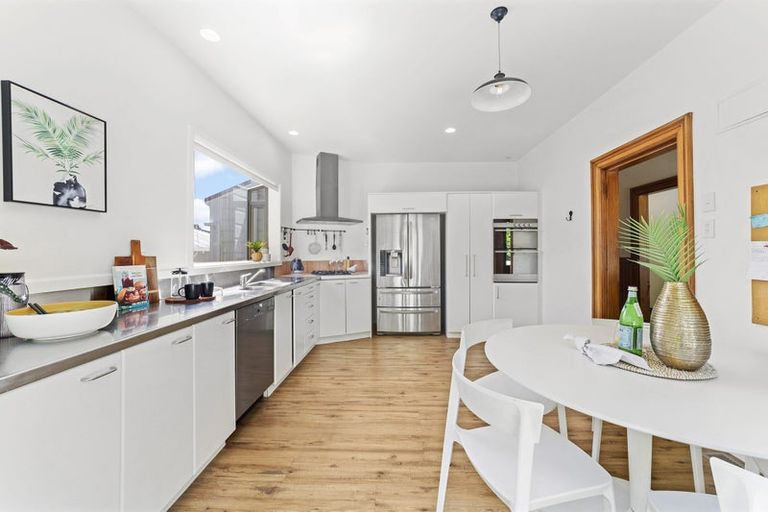 Photo of property in 5 Farm Road, Northland, Wellington, 6012