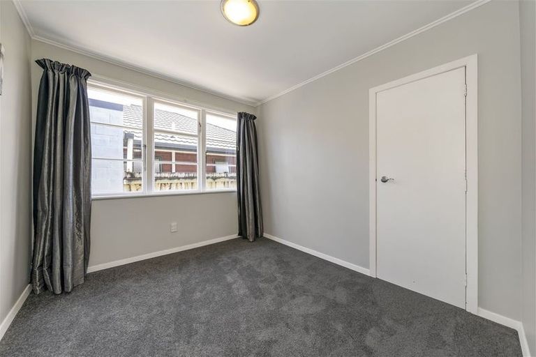 Photo of property in 2 Robertson Street, Elderslea, Upper Hutt, 5018