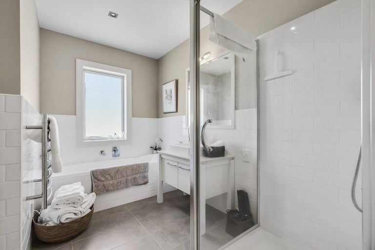 Photo of property in 17 Landmark Terrace, Orewa, 0931