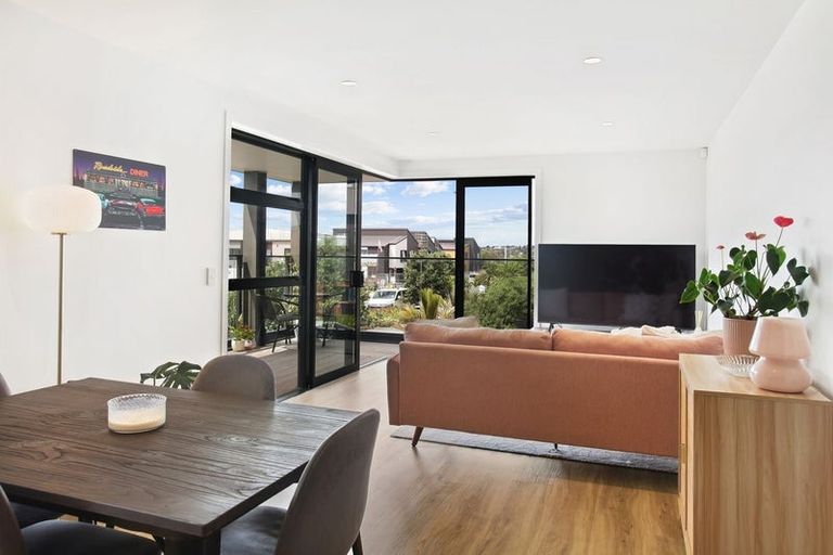 Photo of property in 3/2 Sioux Road, Hobsonville, Auckland, 0616