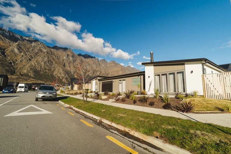 Photo of property in 75 Drysdale Road, Jacks Point, 9371