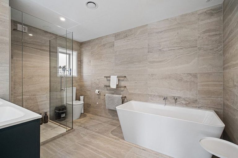 Photo of property in 62 Hensman Road, Queenstown, 9300