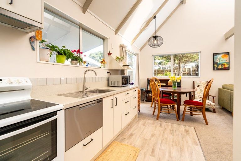 Photo of property in 50 Weka Street, Miramar, Wellington, 6022