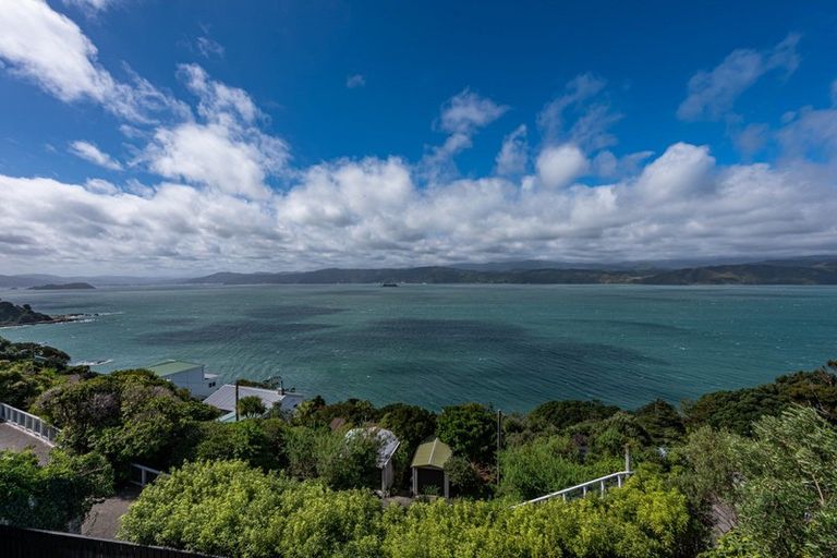 Photo of property in 116 Nevay Road, Karaka Bays, Wellington, 6022