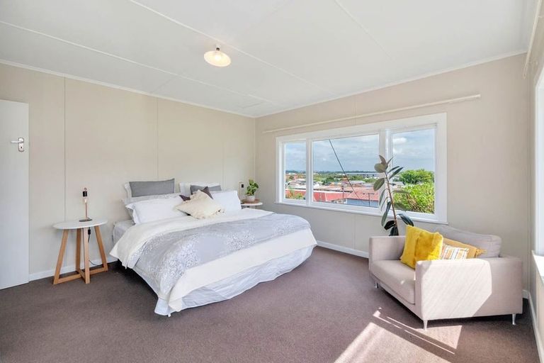 Photo of property in 15 Awaroa Road, Helensville, 0800