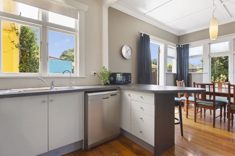 Photo of property in 96 Tukapa Street, Westown, New Plymouth, 4310