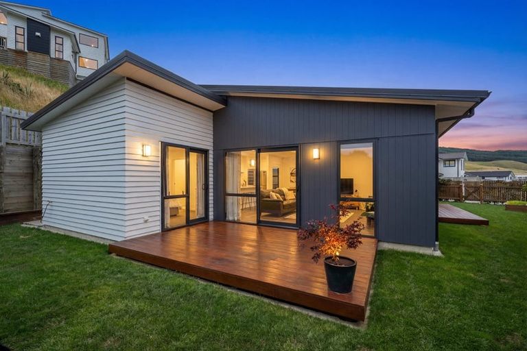 Photo of property in 18 Hattersley Grove, Churton Park, Wellington, 6037