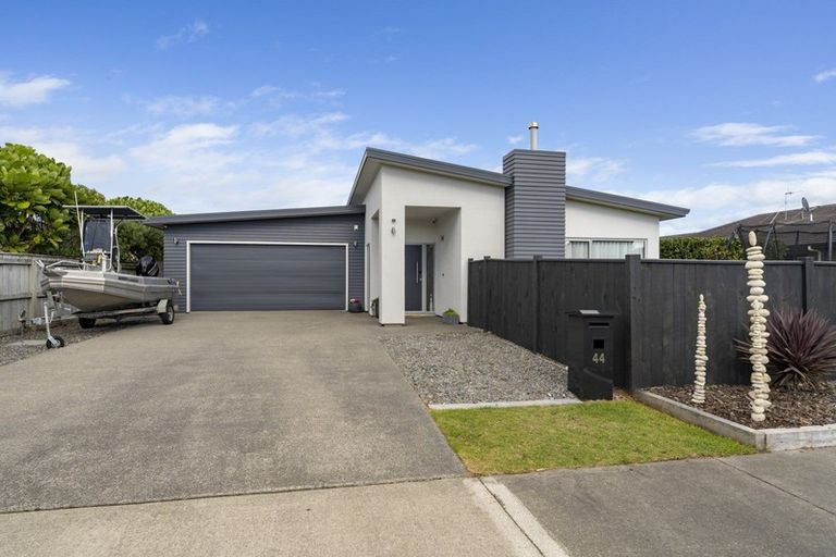 Photo of property in 44 Kotuku Drive, Paraparaumu Beach, Paraparaumu, 5032