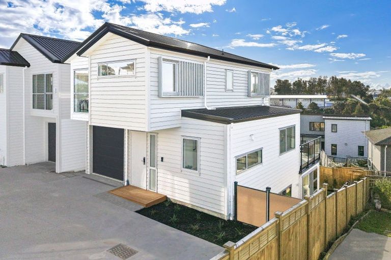 Photo of property in 1d Clematis Avenue, Murrays Bay, Auckland, 0630