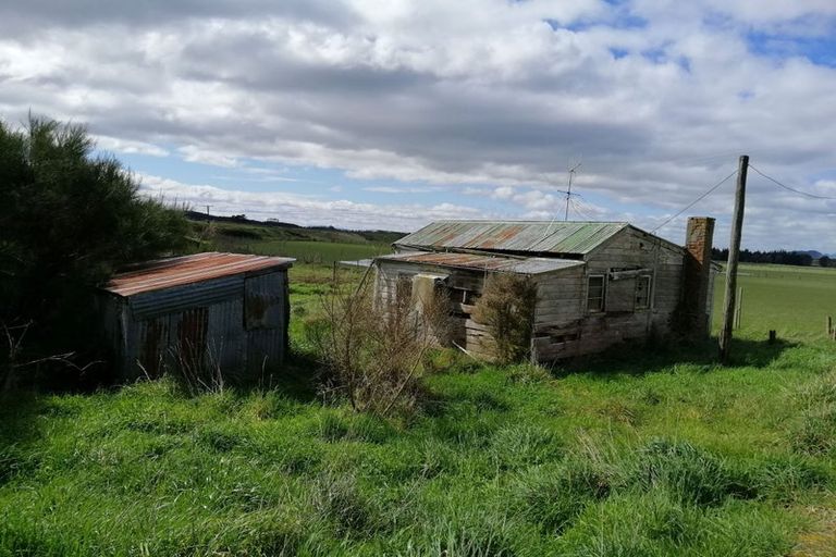 Photo of property in 112 Grove Burn Road, Tuatapere, 9691