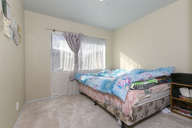 Photo of property in 25 Robertson Road, Favona, Auckland, 2024