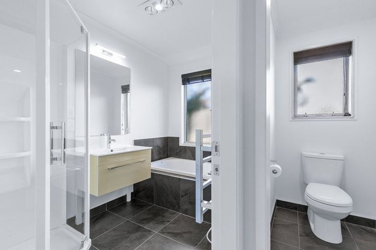 Photo of property in 418 Tararua Road, Levin, 5571